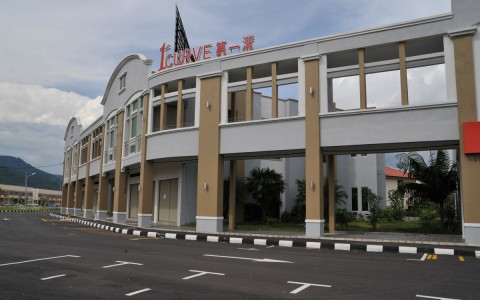 1st-curve-semi-D-shop-office